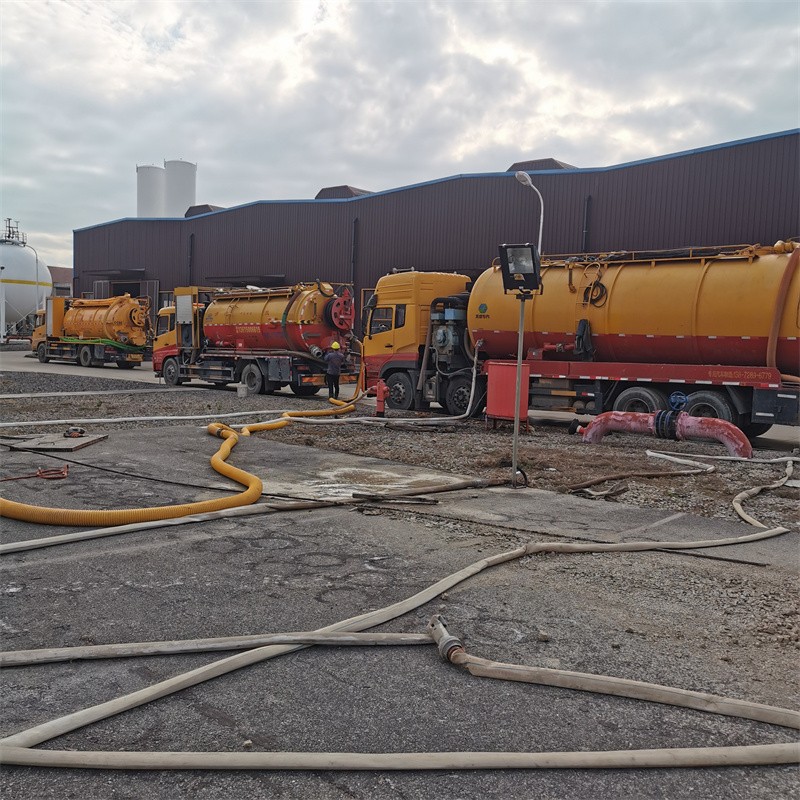 佛罗镇污水池清理